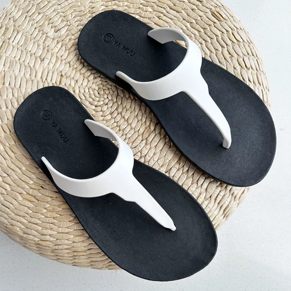 Moo chuu flip flop sandals new